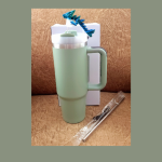 890ml Stainless steel Tumbler - Pastel Green with 3D printed blue/green Dragon topper